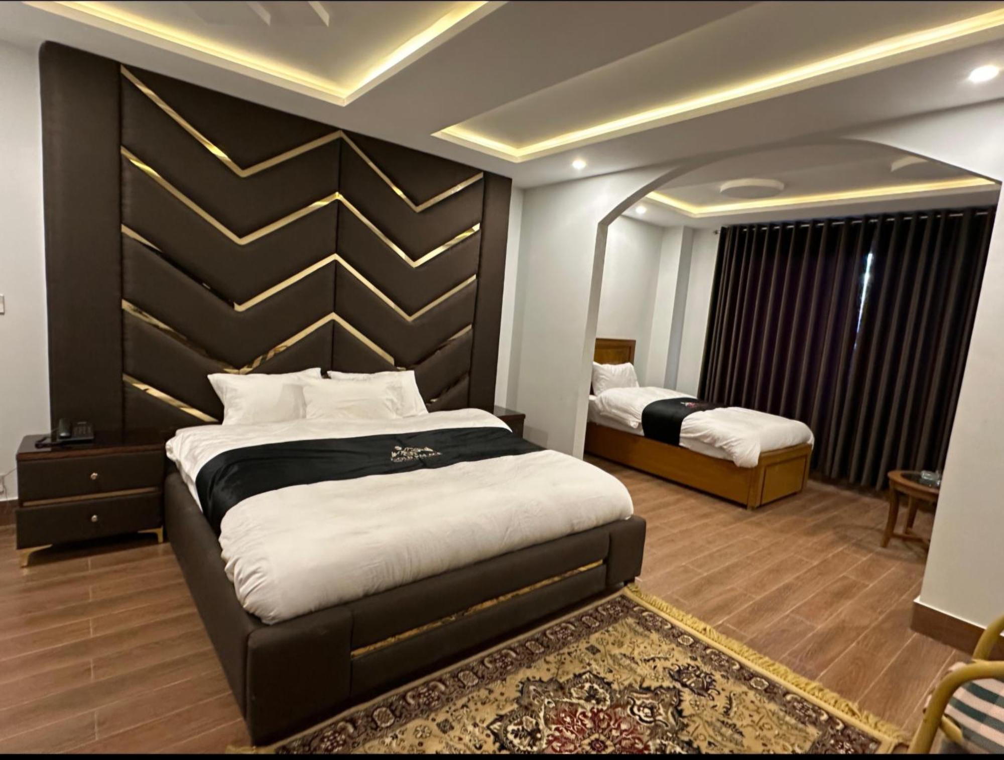 Gold Palace Hotel & Food Lounge Karandukai Ngoại thất bức ảnh